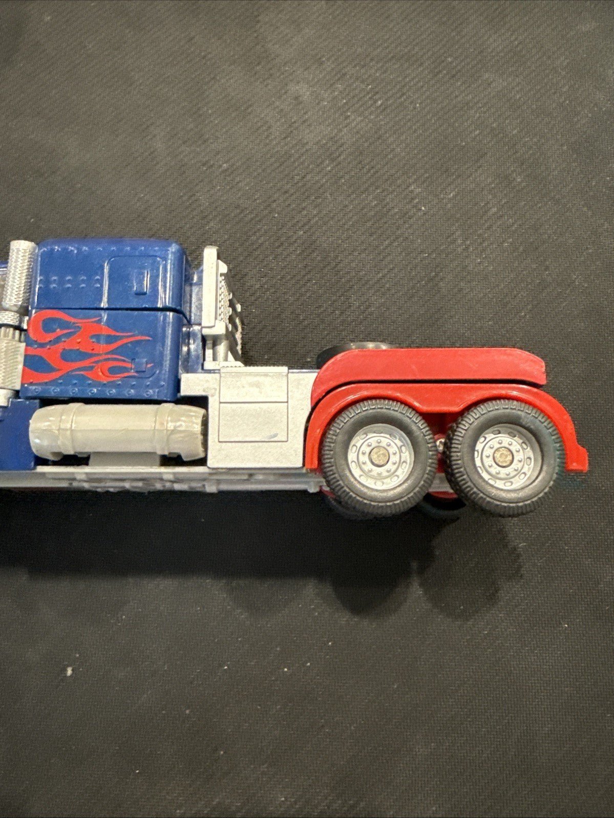 Transformers Electronic Optimus Prime Electronic Sound Semi Truck 8” 2010 Hasbro - toyscardscomics