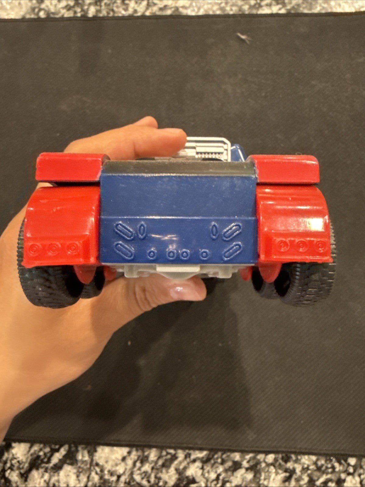 Transformers Electronic Optimus Prime Electronic Sound Semi Truck 8” 2010 Hasbro - toyscardscomics