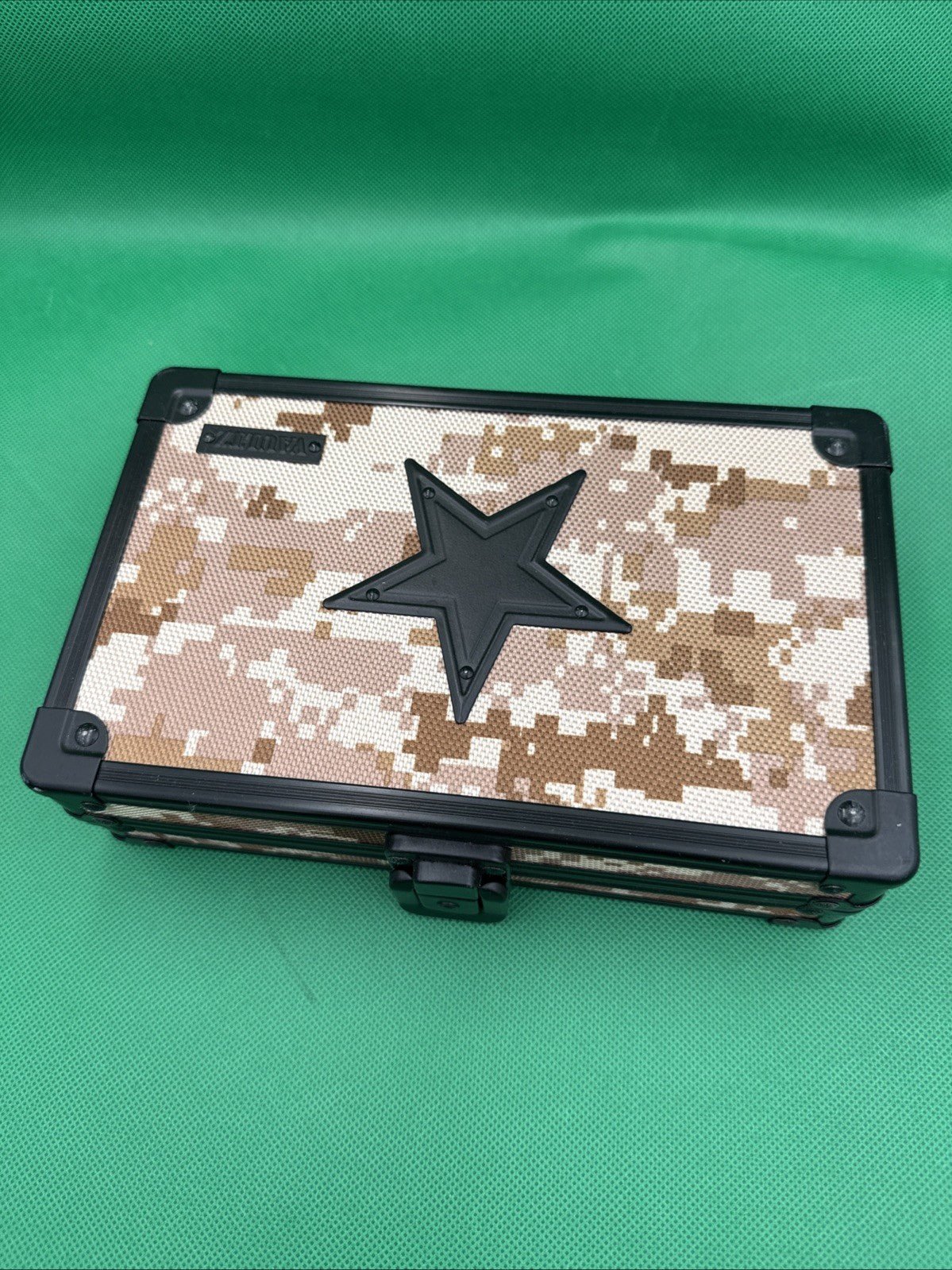Vaultz Star Camo Box - toyscardscomics