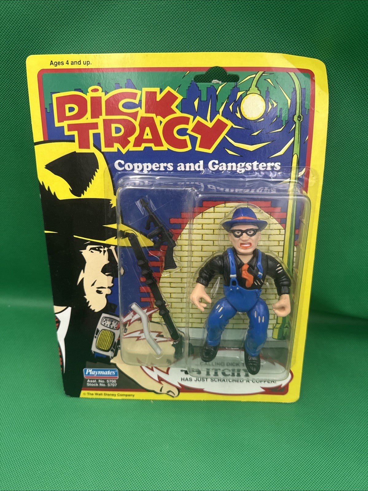 VINTAGE 1990 PLAYMATES DICK TRACY ITCHY COPPERS AND GANGSTERS NEW SEALED FIGURE - toyscardscomics
