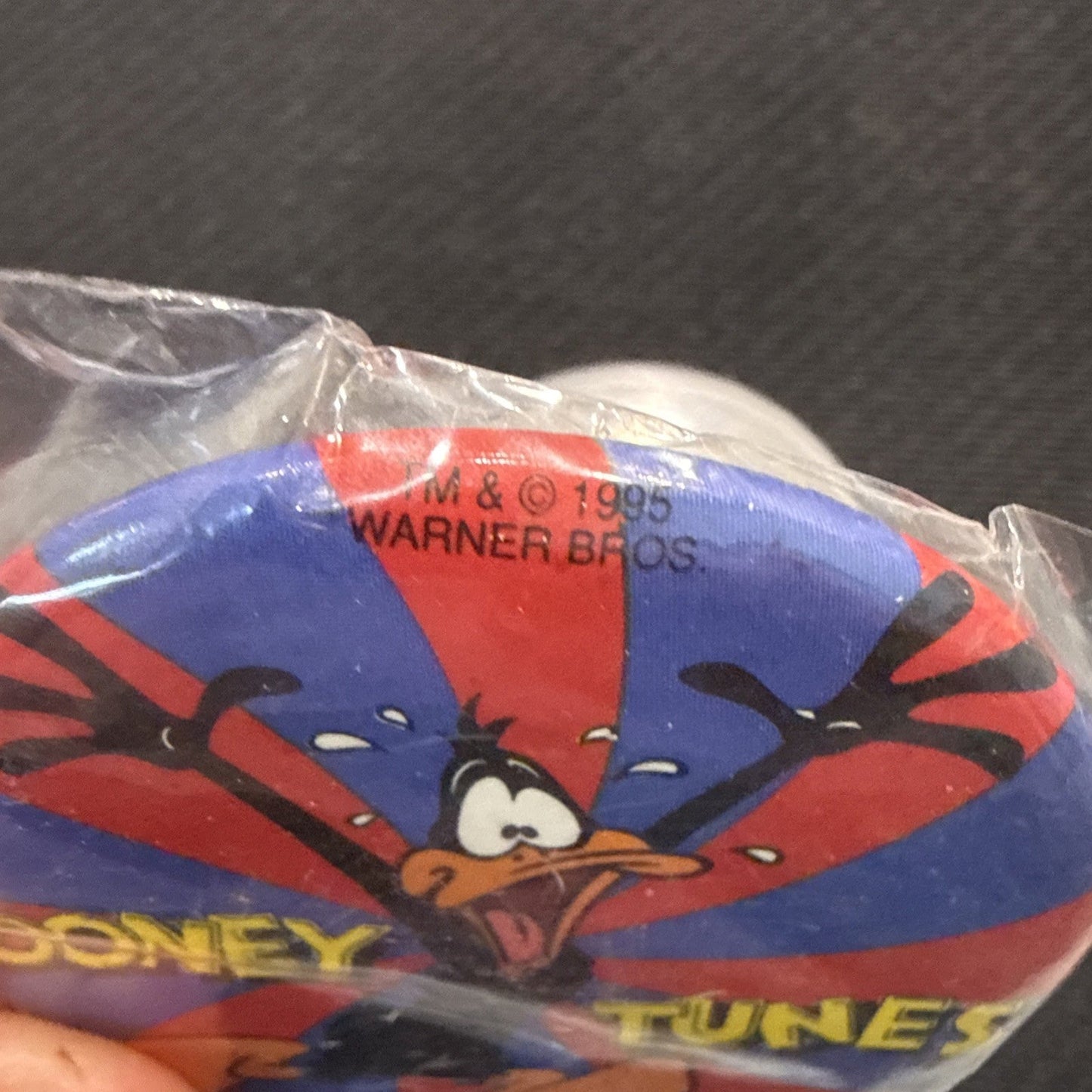 Vintage 1990s 🤩 Looney Tunes Pin, Daffy Duck, Unopened in Package!🎁 - toyscardscomics