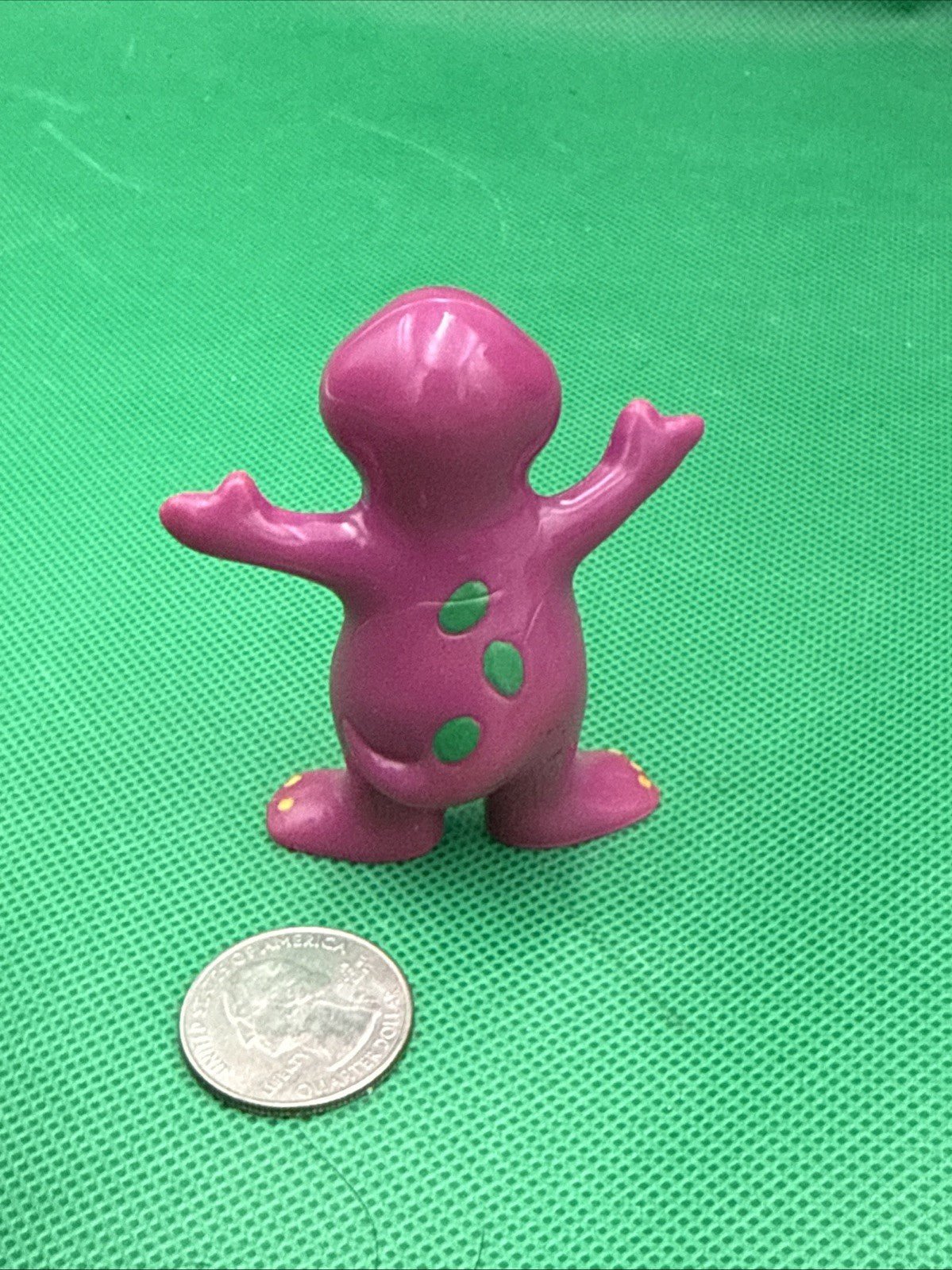 Vintage 1993 Barney PVC Figure - toyscardscomics