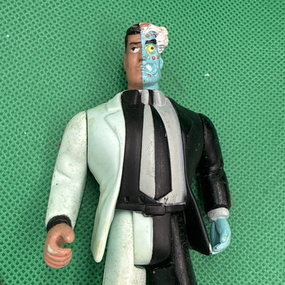 Vintage 1993 DC Comics Batman Harvey Dent Two Face Kenner Action Figure Toy 5” - toyscardscomics