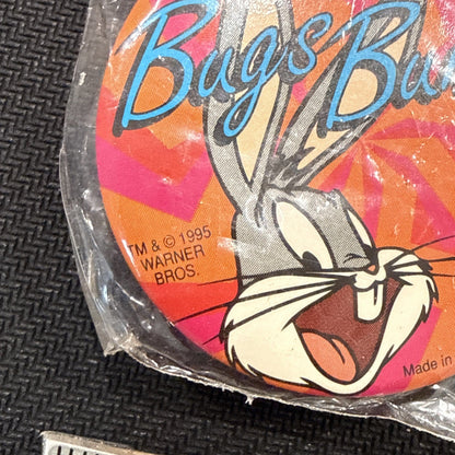 Vintage 1995 Looney Tunes Pin Back, Bugs Bunny, Unopened in Package! - toyscardscomics