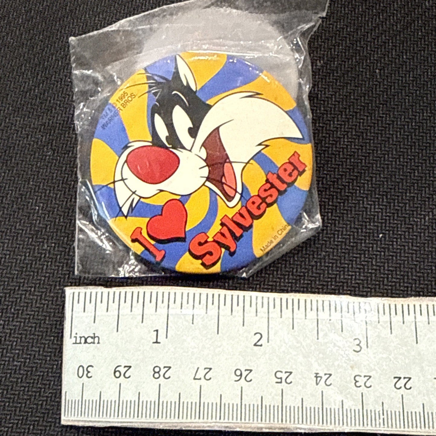 Vintage 1995 Looney Tunes Pin Back, I love Sylvester, Unopened in Package! - toyscardscomics