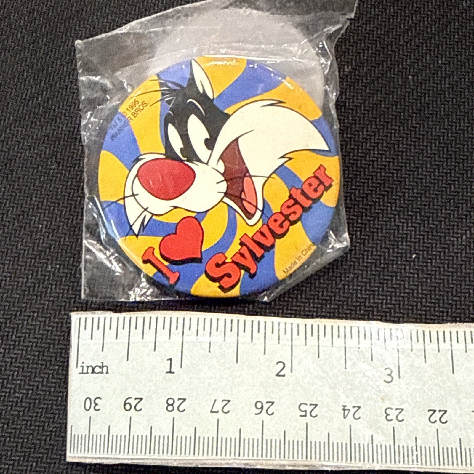 Vintage 1995 Looney Tunes Pin Back, I love Sylvester, Unopened in Package! - toyscardscomics