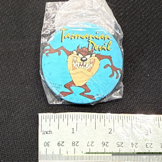 Vintage 1995 WB Looney Tunes Tasmanian Devil Safety Pin Back Button NEW mq - toyscardscomics