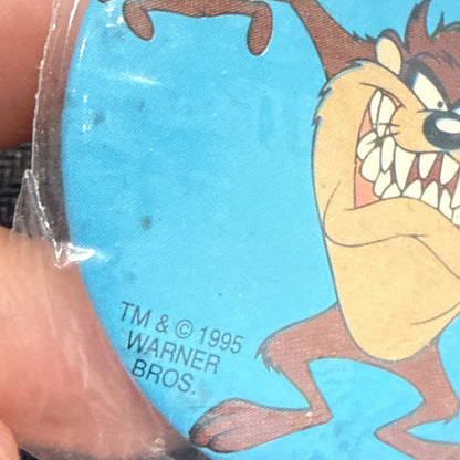 Vintage 1995 WB Looney Tunes Tasmanian Devil Safety Pin Back Button NEW mq - toyscardscomics