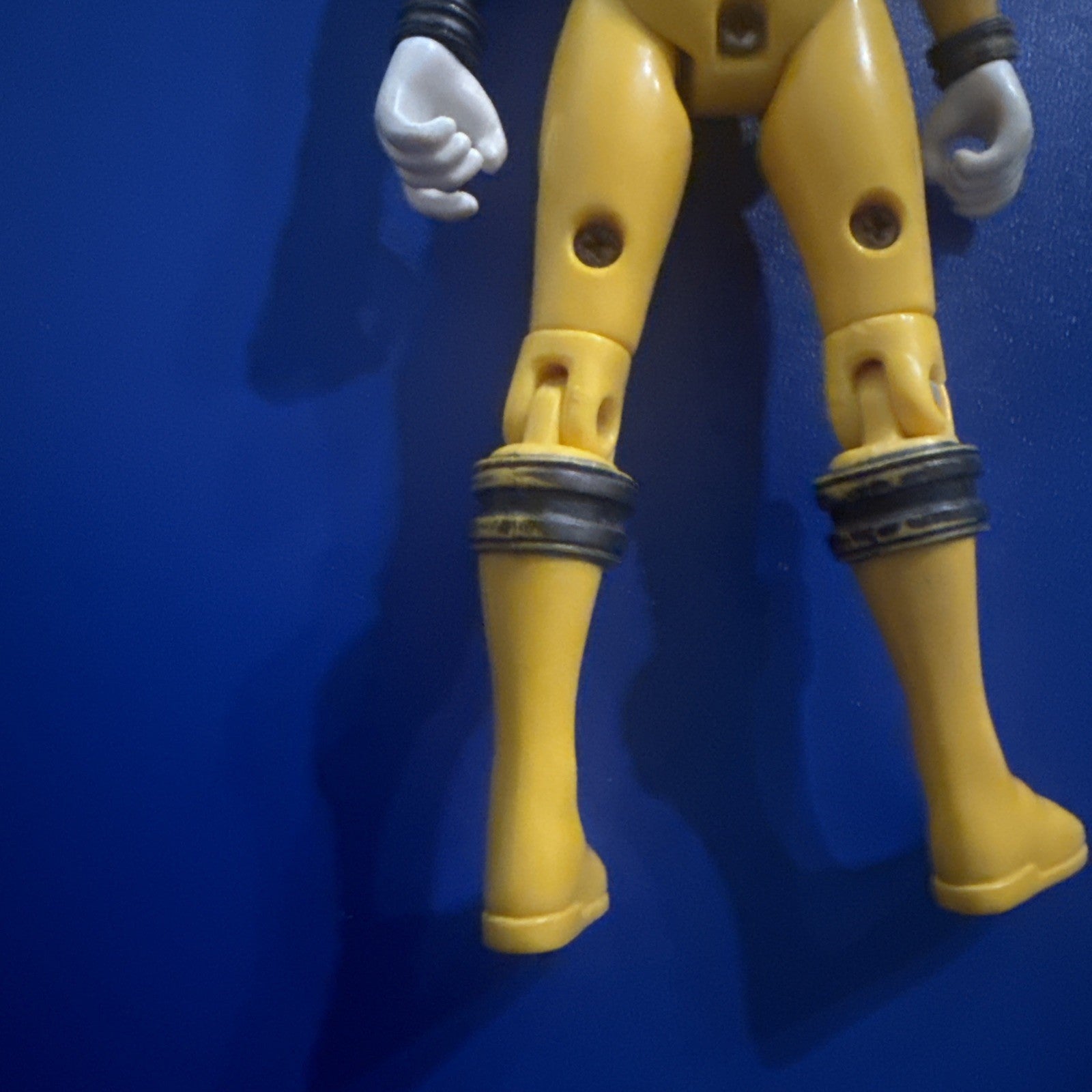 Vintage Bandai Yellow Power Ranger 5 - 1/2” Vinyl Figure - toyscardscomics