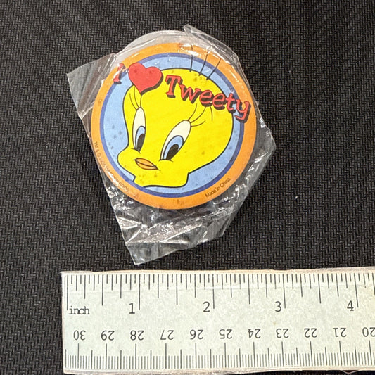 Vintage I Love Tweety Bird WB Warner Brothers Button Pin New NOS Sealed 1995 - toyscardscomics