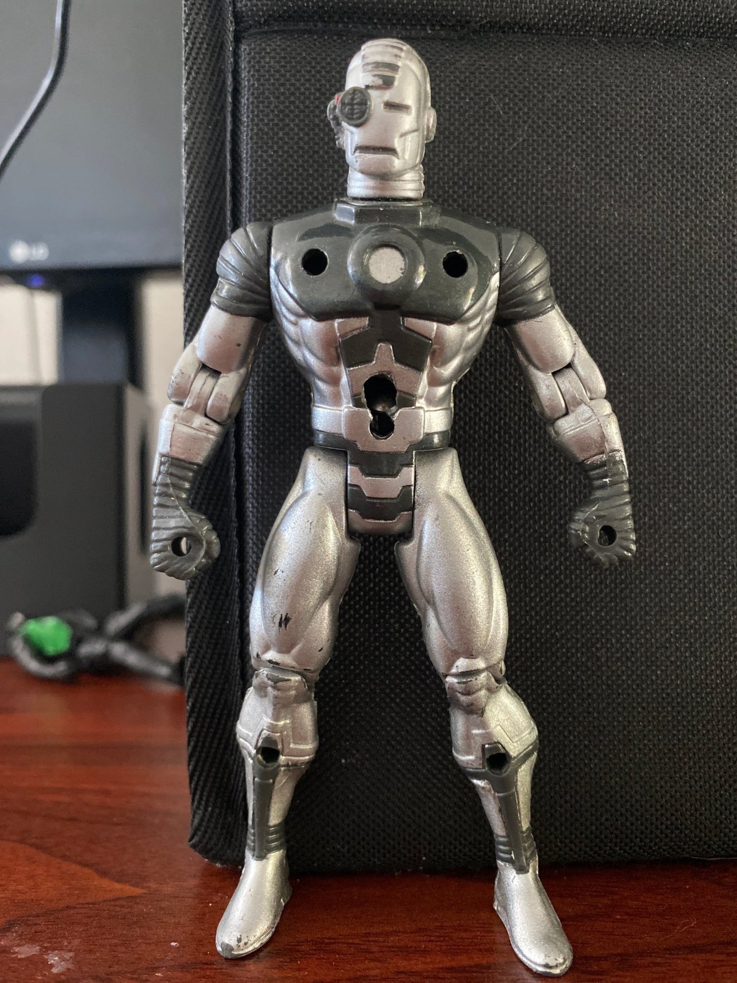 Vintage Iron Man TAS - War Machine Action Figure 1996 ToyBiz Marvel Universe - toyscardscomics