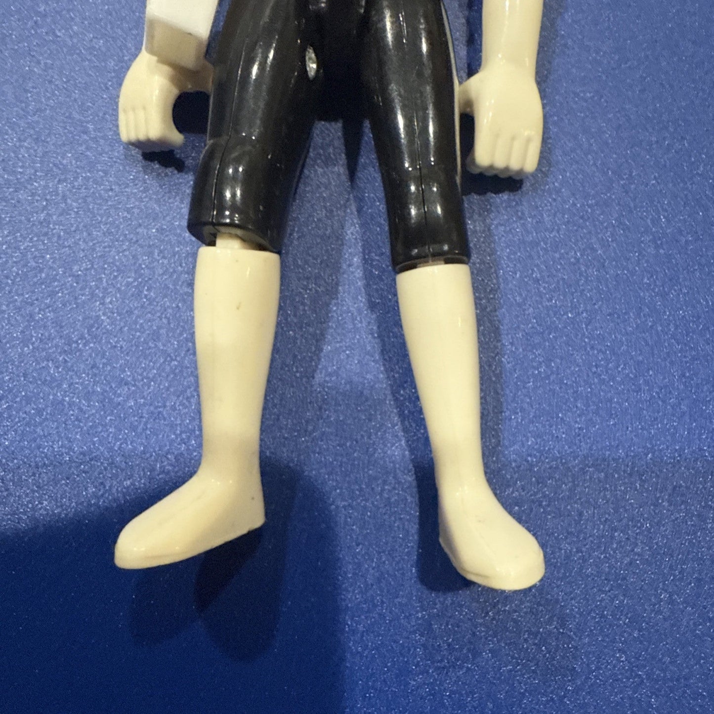 Vintage Power Rangers 1997 Black Ranger Action Figure Bandai MMPR - toyscardscomics