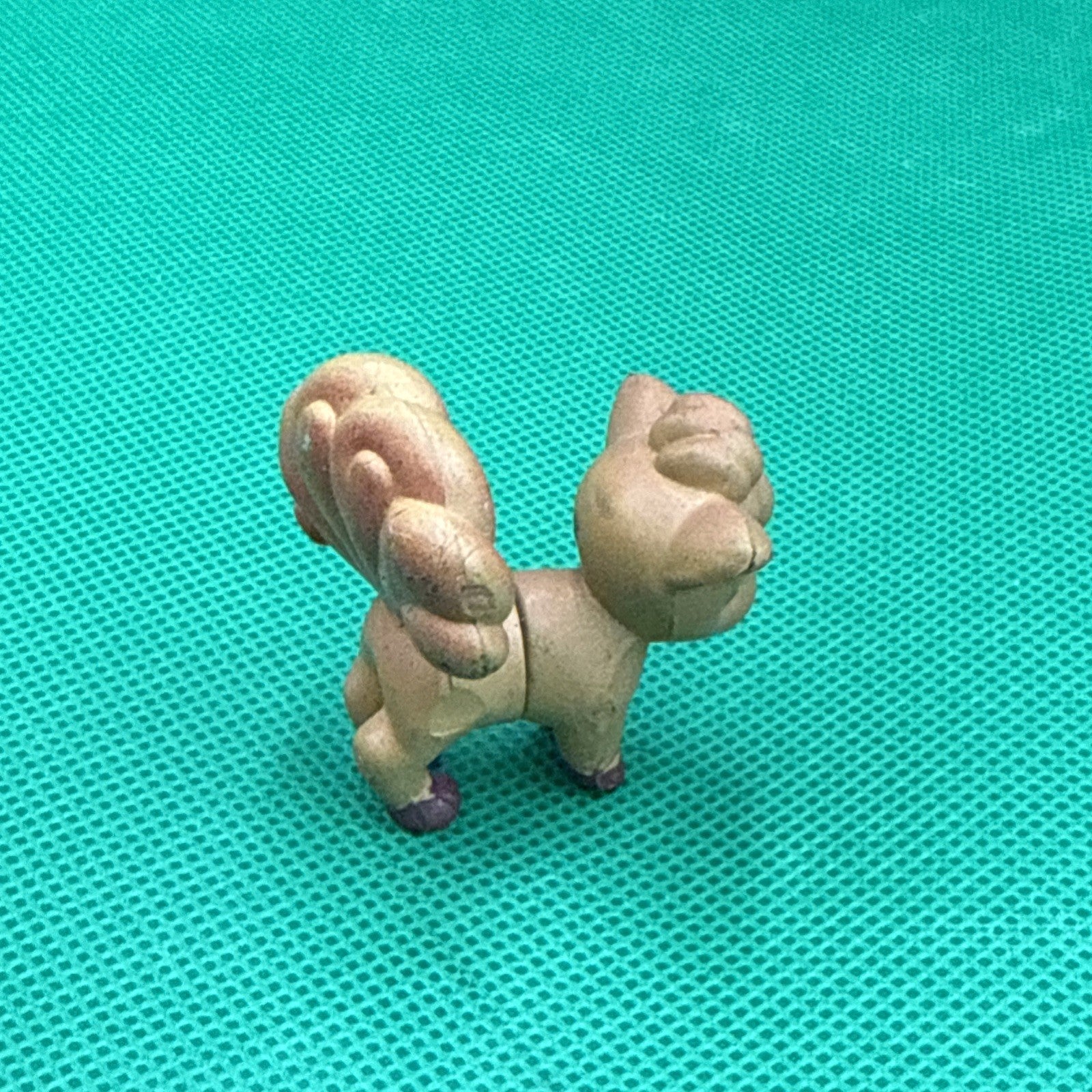 Vulpix TOMY Pokemon Figure CGTSJ 1999 Nintendo 2" - Vintage Authentic - toyscardscomics