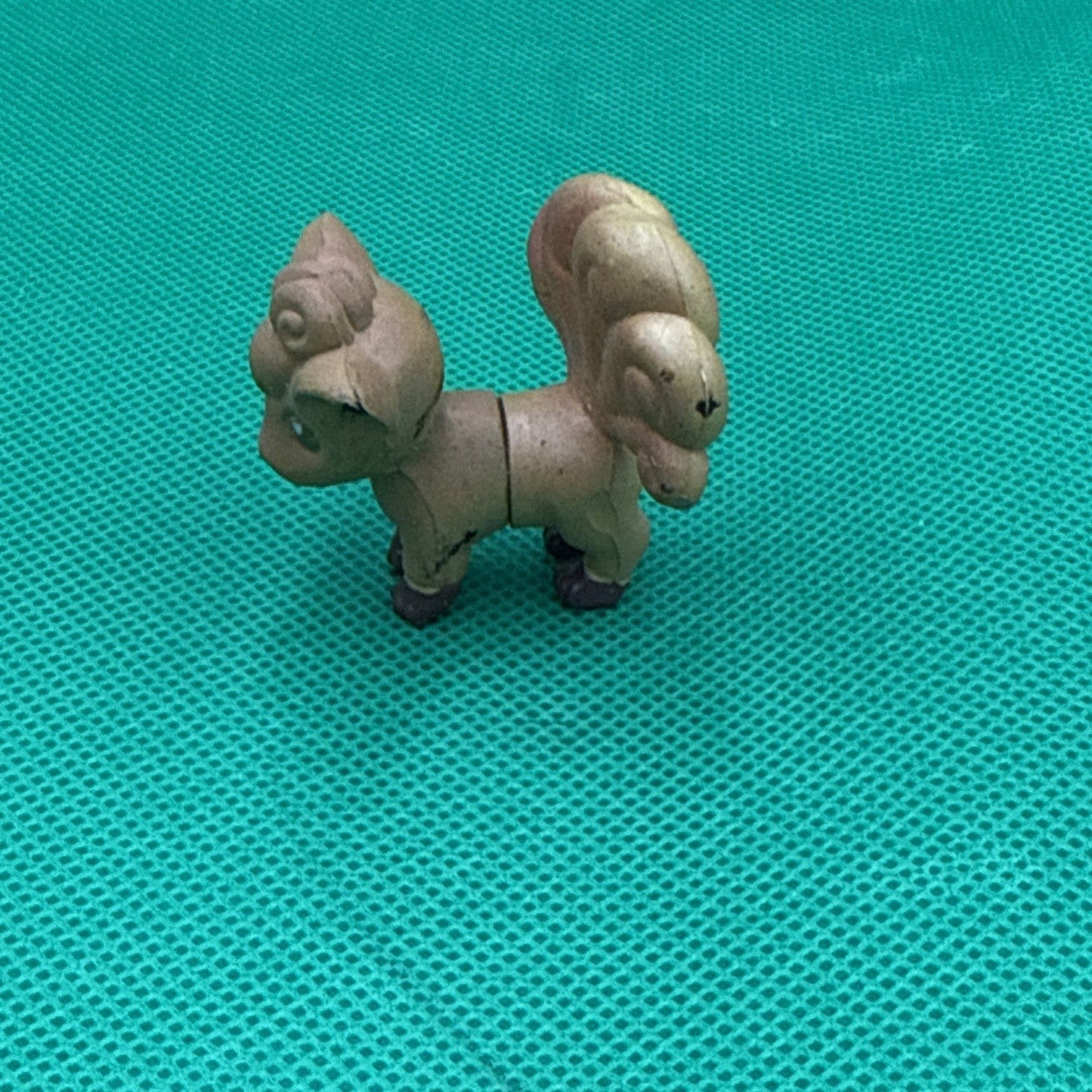 Vulpix TOMY Pokemon Figure CGTSJ 1999 Nintendo 2" - Vintage Authentic - toyscardscomics