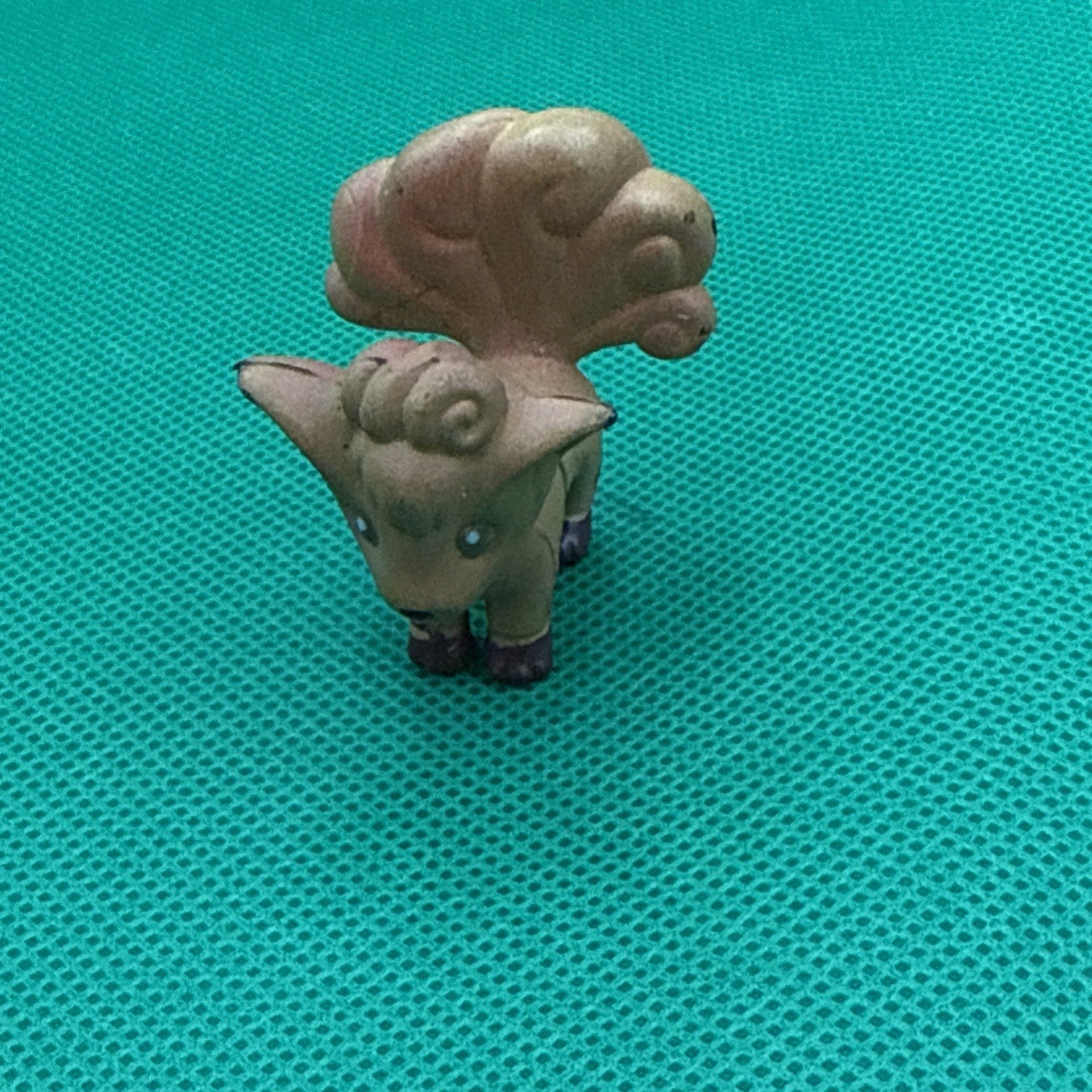 Vulpix TOMY Pokemon Figure CGTSJ 1999 Nintendo 2" - Vintage Authentic - toyscardscomics