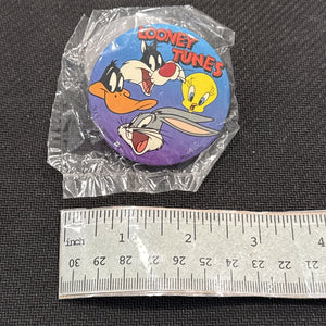 Warner Bros Looney Tunes Vintage Tweety, Daffy, Bugs, Sylvester Button Pin NEW