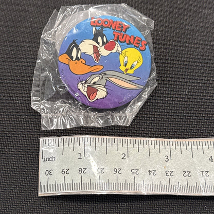 Warner Bros Looney Tunes Vintage Tweety, Daffy, Bugs, Sylvester Button Pin NEW - toyscardscomics