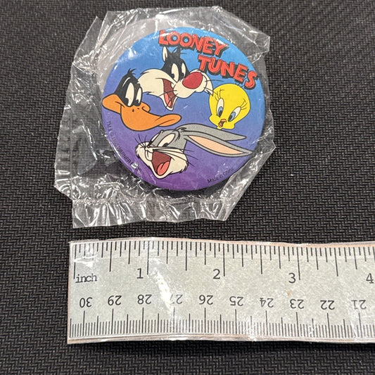 Warner Bros Looney Tunes Vintage Tweety, Daffy, Bugs, Sylvester Button Pin NEW - toyscardscomics
