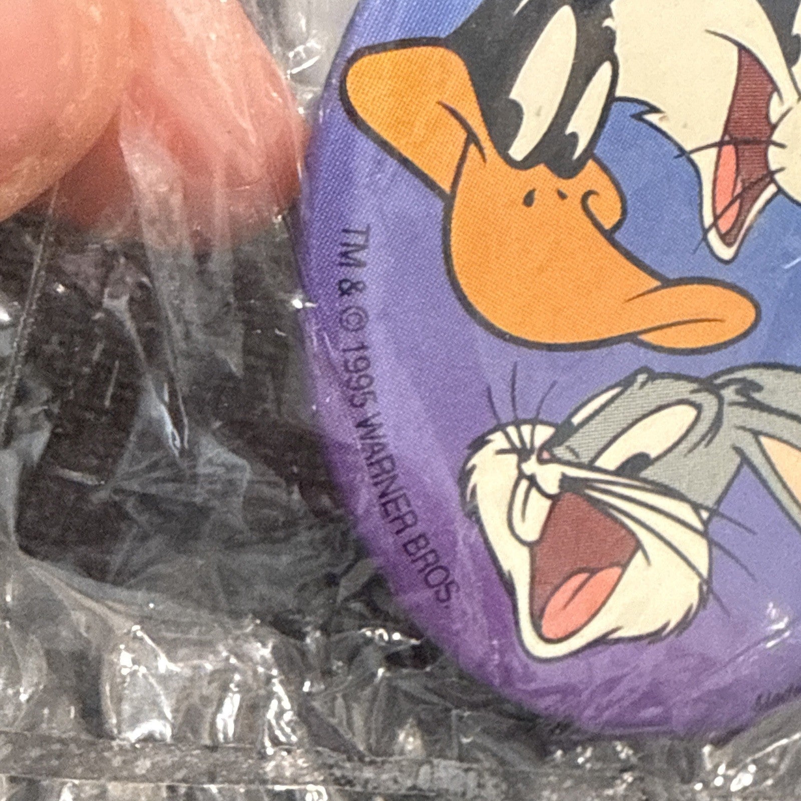 Warner Bros Looney Tunes Vintage Tweety, Daffy, Bugs, Sylvester Button Pin NEW - toyscardscomics