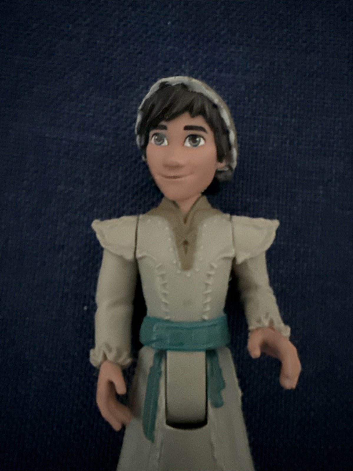 YOUNG WINTER BOY DISNEY FROZEN 2 - 4” ACTION FIGURE PLASTIC TOY (PRE - OWNED) - toyscardscomics
